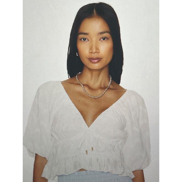 NWT MINKPINK BLOWOUT WHITE ABELLA BLOUSE. FRONT TIE CLOSURE PUFF SLEEVES LARGE - Picture 2 of 5